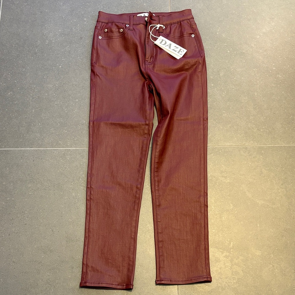 Daze Women's Cropped Pants - Burgundy